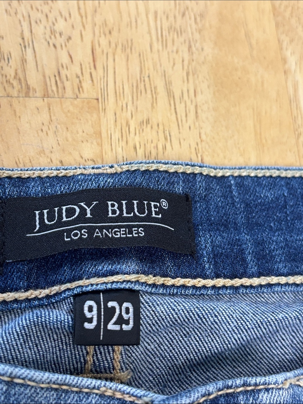 EUC Judy Blue Distressed Skinny Jeans Medium Wash Size 9/29 Frayed Hem Ripped - Picture 2 of 7